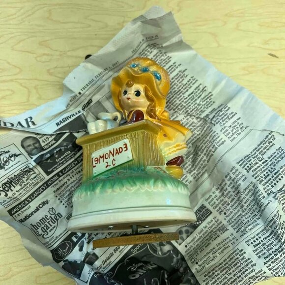 Vintage Fred Roberts Japan Ceramic Music Box Girl at Lemonade Stand - Picture 5 of 11